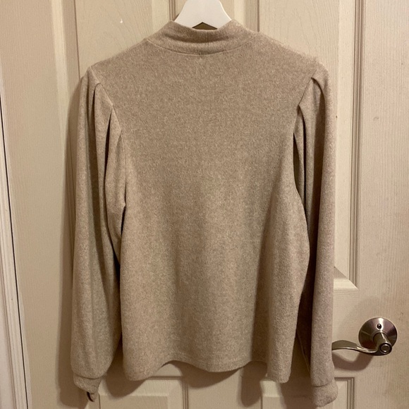 Stradivarius Mock-Neck - Picture 2 of 4